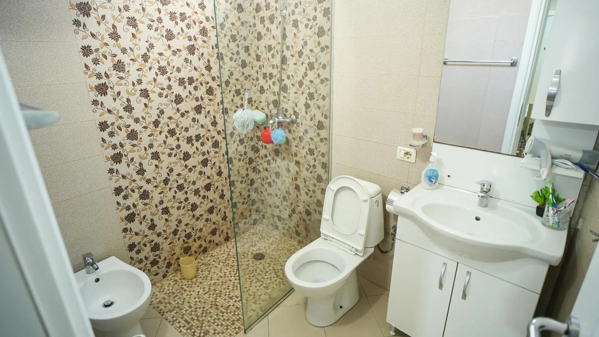 Grandpa House - App.3 Apartment Tirana